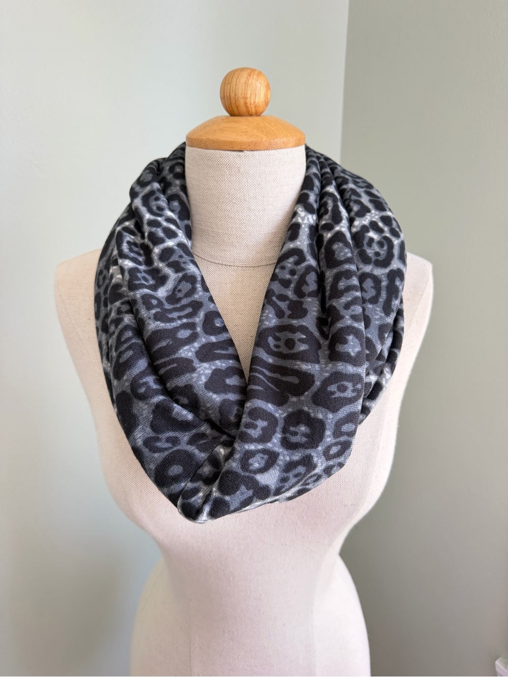 Charlotte Russe Gray Black Leopard Print Infinity Scarf NWT